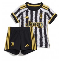 Camisa de time de futebol Juventus Replicas 1º Equipamento Infantil 2023-24 Manga Curta (+ Calças curtas)